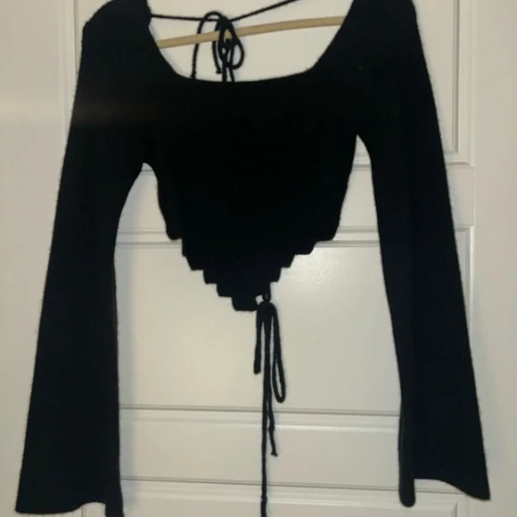 Elegant Black Knit Women's cropped sweater - Picture 2 of 5